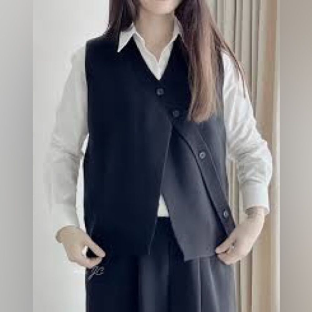 S-DEER Black Knit Asymmetrical Vest, size M